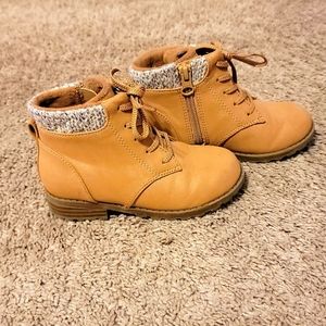Cat and Jack girls tan boots